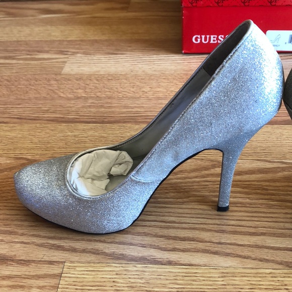 Silver texture Guess pumps - Picture 3 of 6